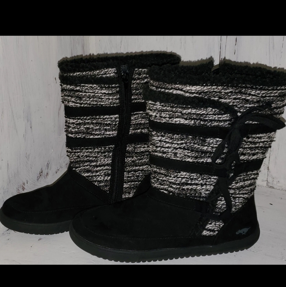 Rocket Dog Black and White Woven Boots Size 7